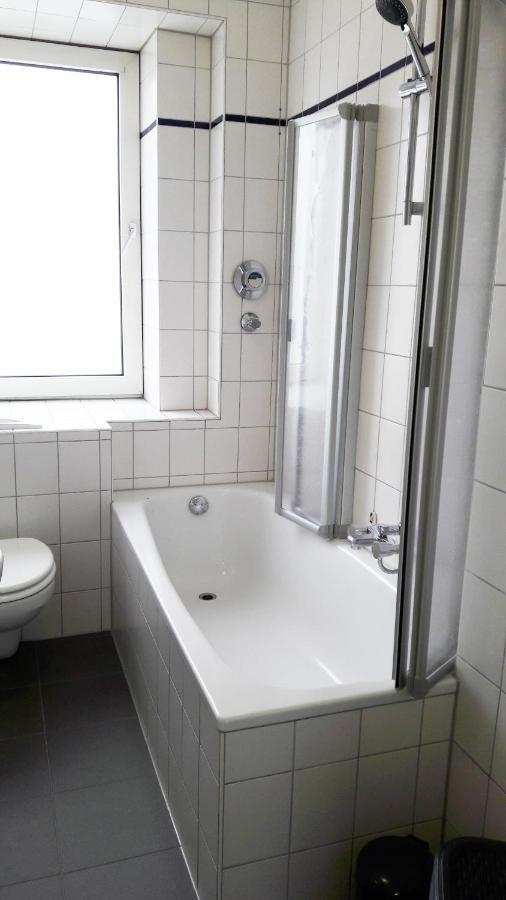 Moderne Ferienwohnung Am Wesertor Kassel Luaran gambar